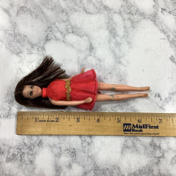 1970 Topper Dawn Friends Angie Doll Red Gold Dress Brunette Brown Hair P10 - Picture 9 of 9